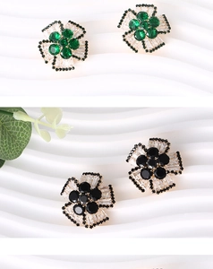 Detailed comparison of green and black zircon flower stud earrings in gold plating