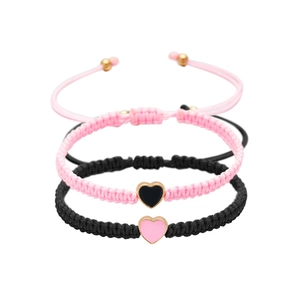 Set di tre braccialetti intrecciati a cuore in nero e rosa con perline d'oro regolabili