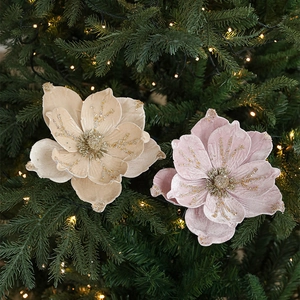 Luxurious 24cm velvet Christmas flowers in gold and pink with glitter on a festive tree