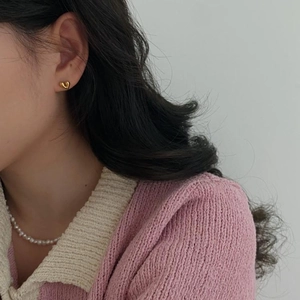 Elegant 925 sterling silver heart earrings and pearl necklace on a female model