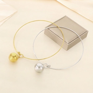 Collier Choker Torque En Acier Inoxydable Minimaliste Avec Grand Pendentif Boule Creuse Bijoux Géométriques Pour Femmes
