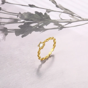 Elegant gold S925 silver chain ring featuring a square clear zircon in an open design