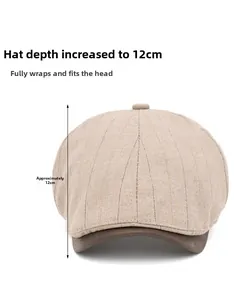 Detailansicht der beige gestreiften Schirmmütze mit braunem Lederbesatz und 12 cm Mützentiefe