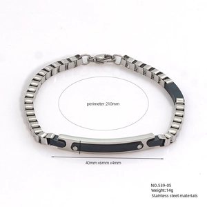Detailed view of stainless steel bracelet dimensions and 210mm perimeter specifications