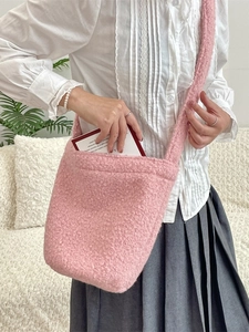 Sac seau en peluche rose avec bandoulière large, sac porté épaule d'hiver grande capacité