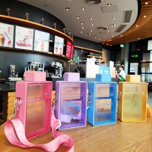 Portable Rectangular Flat Water Bottle Plastic Leakproof Lightning Bolt Design With Adjustable Shoulder Strap For Outdoor