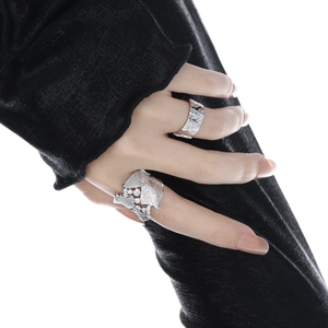 Artistic S925 sterling silver leaf texture rings set with zircon for elegant women