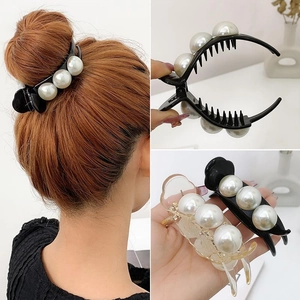 Elegant hair claw clip with large pearls for buns in black and transparent finish