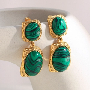 Boucles d'oreilles vintage en acier plaqué or 18 carats avec malachite et texture martelée
