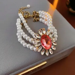 Bracelet multi-rangs en perles style vintage avec breloque tournesol et gemme rouge