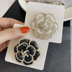 Broche Fleur De Camélia Alliage Émail Avec Imitation Künstliche Perle Strass Vintage Élégant Épingle De Costume Pour Femmes
