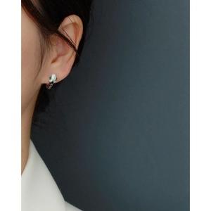 Close-up of s925 silver snake earring with sparkling diamonds and emerald eye detail