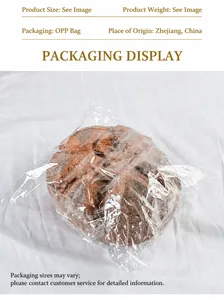 Detailansicht eines künstlichen Roggenbrot-Modells in der OPP-Plastikverpackung