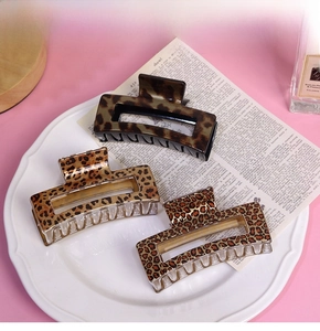 Three-piece set of rectangular leopard print hair claws in dark brown and coffee tones
