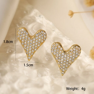 Macro shot of 18k gold plated heart earrings with zircon inlay, size 1.8x1.5cm 4g
