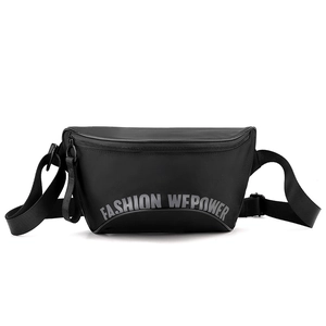 Sacoche de poitrine utilitaire noire imperméable avec sangle réglable et lettrage mode