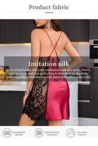 Détail d'une nuisette dos nu en satin rouge avec dentelle noire et fines bretelles