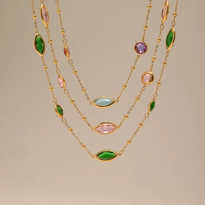 Collier en acier inoxydable plaqué or 18 carats avec pierres de verre facettées colorées