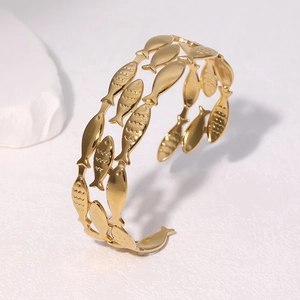 Bracciale rigido aperto in acciaio inossidabile placcato oro 18k con design a pesci
