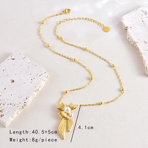 Detail of gold bow necklace with small pearls, featuring 40.5+5cm length and 8g weight