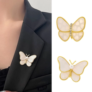 Elegant Alloy Butterfly Brooch For Women Shell Texture With Rhinestone Synthetic Artificial Pearl Fashion Suit Accessory Jewelry Pin