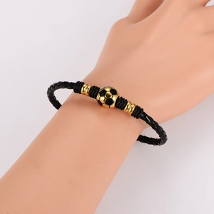 Fußball-Armband für Herren aus geflochtenem Leder mit goldenem Anhänger und Magnetverschluss