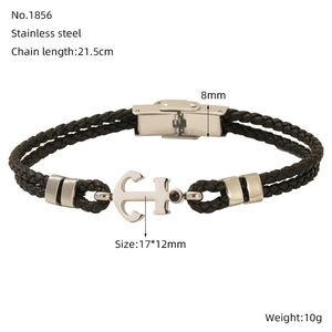 Détail du bracelet ancre de 21,5 cm avec bracelet en cuir tressé noir de 8 mm de large