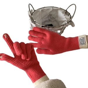 Winter color-block knit gloves for women featuring touchscreen tips and cozy thick wool
