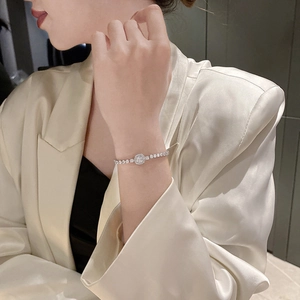 Elegant silver adjustable square diamond bracelet with central round crystal element