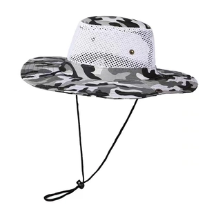 Cappello boonie mimetico traspirante con mesh bianco e sottogola regolabile per l'esterno