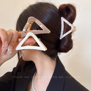 Hollow Triangle Hair Claw Clip Alloy Acetate Geometric Large Nonslip Shark Clamp For Thick Hair French Elegant Styling Accessory