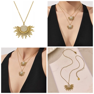 Détails du collier pendentif soleil plaqué or 18 carats avec des zircons étincelants
