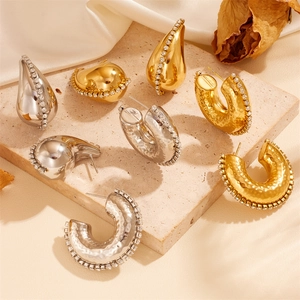 Chic hollow heart and teardrop earrings with zircon accents in gold and silver plating
