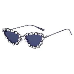 Women Heart Shaped Rhinestone Sunglasses Metal Frame UV400 Cat Eye Sparkling Party Eyewear Fashion Luxury