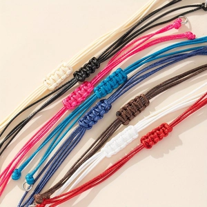 Braccialetti in corda intrecciata a mano regolabili in 8 colori con finitura effetto seta