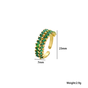 Detailed view of gold double-row emerald zircon ring with dimensions 23mm and 2.9g weight