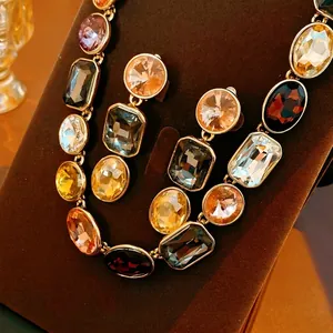 Set di gioielli vintage di lusso con collana di cristallo e orecchini in oro