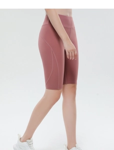 Detail of high-waisted yoga shorts in dusty rose with ergonomic side stitching
