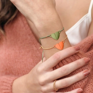 Magnetic heart bracelets set with green woven cord and gold chain for couples