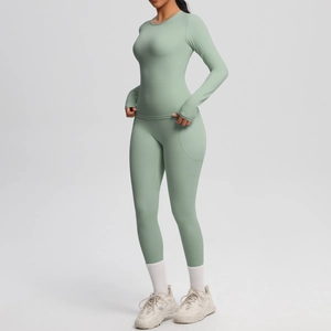 Détails de l'ensemble de yoga vert clair avec poches latérales et passe-pouces