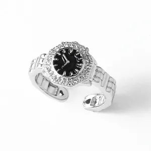 Elegante zilveren horloge-wijzer ring met zwarte wijzerplaat en zirkonia stenen open model