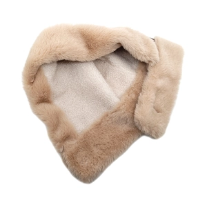 Colbacco invernale in pelle scamosciata con spessa fodera in pile e paraorecchie cachi