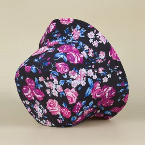 Sombrero de pescador reversible con flores rosas sobre lona negra para sol