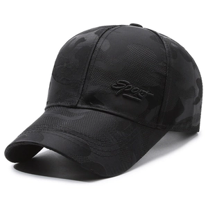 Men's camouflage baseball cap in black with sport embroidery for outdoor sun protection