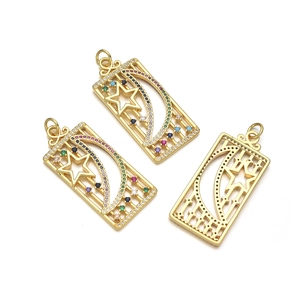 Goldener rechteckiger Stern- und Mond-Tarot-Anhänger mit bunten Zirkonia-Steinen