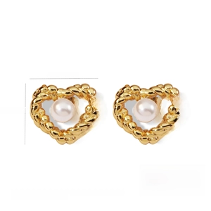 Détail des boucles d'oreilles perles en cœur avec bords torsadés dorés et dimensions