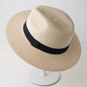 Cappello fedora classico in paglia beige con nastro nero per protezione solare