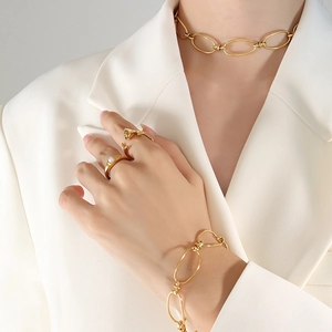 18k gold plated oval link jewelry set with bow detail and pearl ring on female model