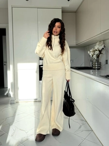 Damen Strick-Zweiteiler mit Halbreißverschluss-Oberteil und High-Waist-Hose in Cremeweiß