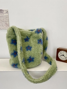 Soft faux lamb wool floral tote bag with fuzzy fleece shoulder strap for winter